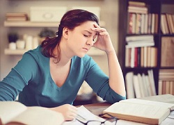 College student with burnout can use a biohacking supplements for focus and energy.