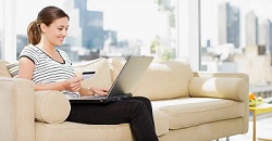 Lady sitting on a sofa in her living room ready to start affiliate marketing with no experience