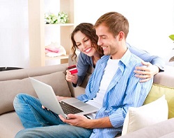 Couple smiling smiling after learning how to get 80% to 95% on brand name products online